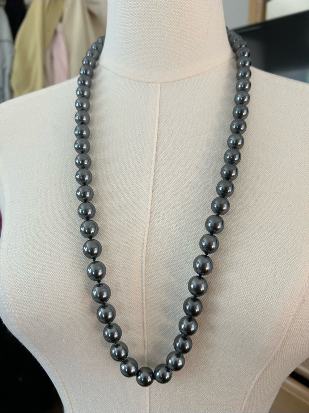 Joan Rivers Chunky pearl necklace.
